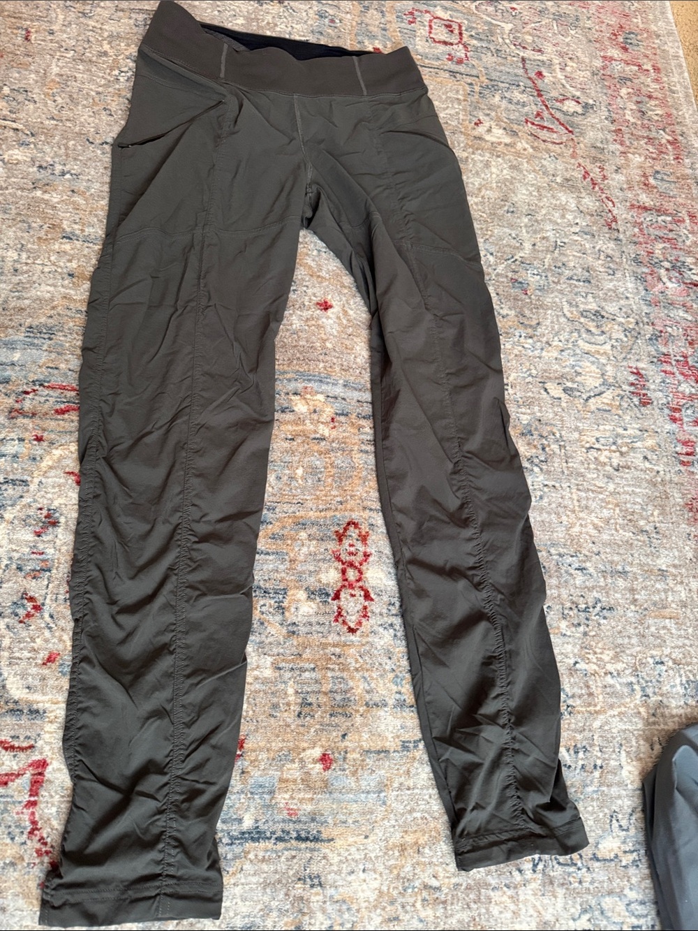 Prana olive women’s hiking pants - Picture 5 of 13